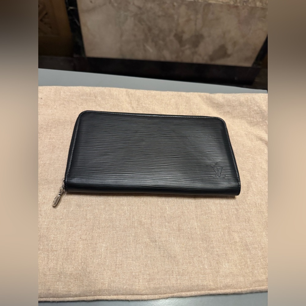 Louis Vuitton Zippy Organizer Wallet “Epi Leather